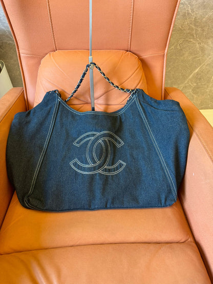 Chanel vintage tote jeans