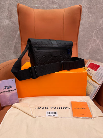 Louia Vuitton s-cape monogram black taurillon messenger bag