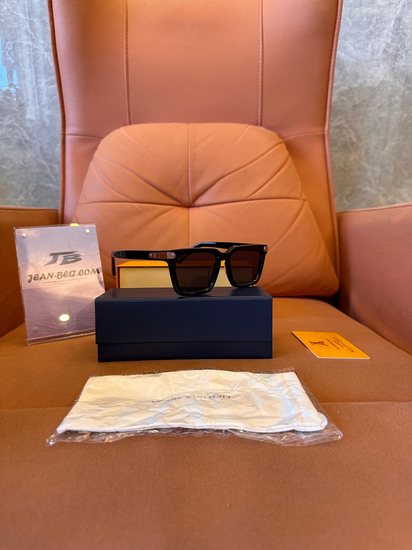 Louis Vuitton LV square sunglasses black