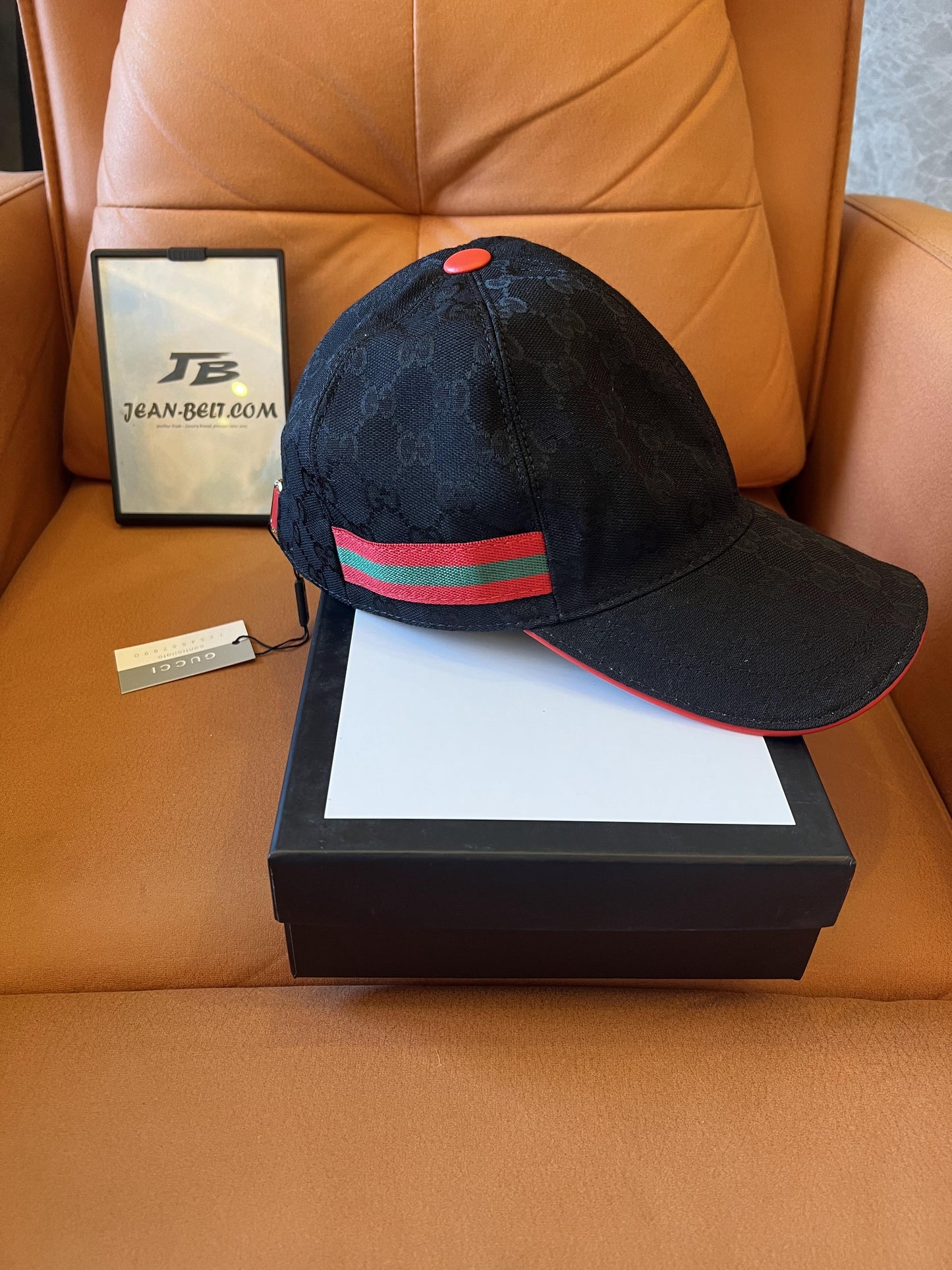 Gucci GG Supreme black baseball cap with signature web stripe