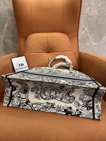 Dior book tote blue tiger