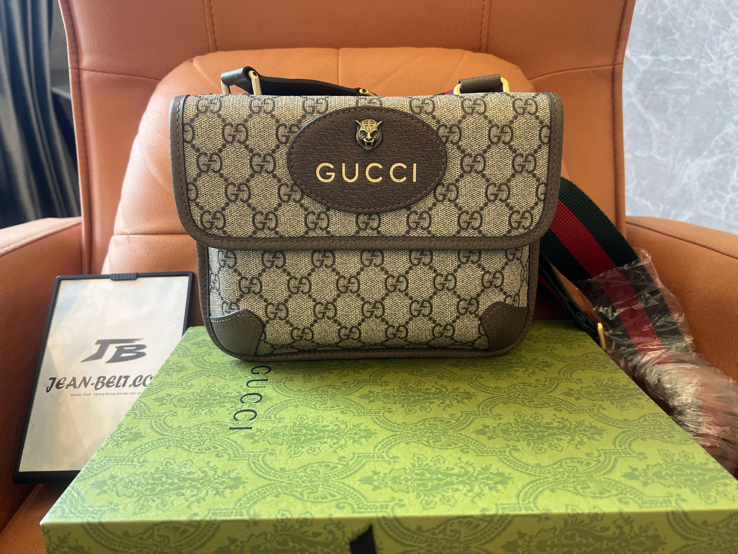 Gucci gg supreme mini messenger bag