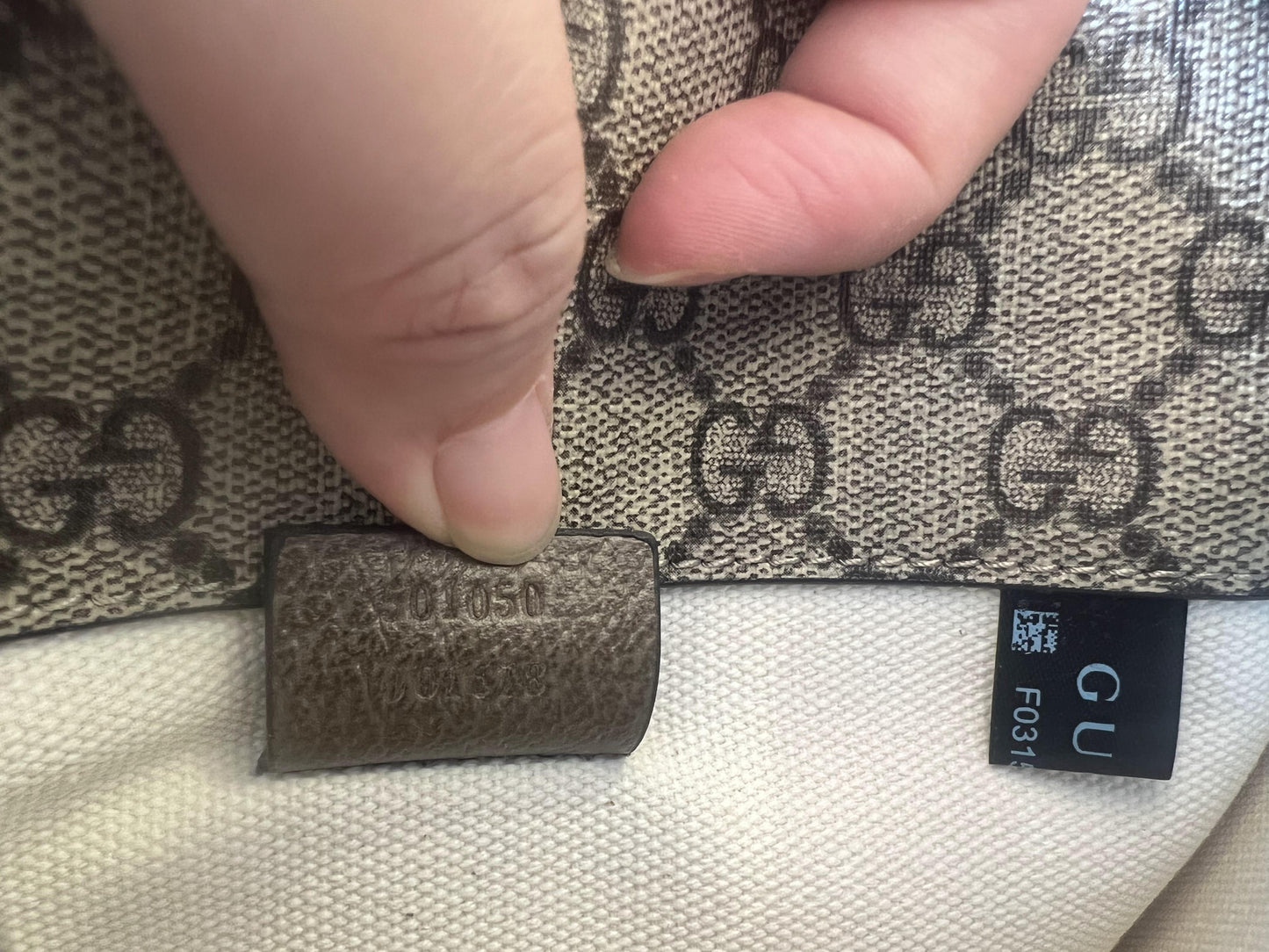 Gucci gg supreme mini messenger bag