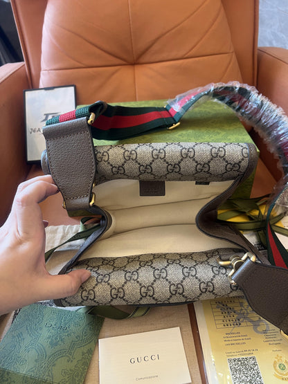 Gucci gg supreme mini messenger bag