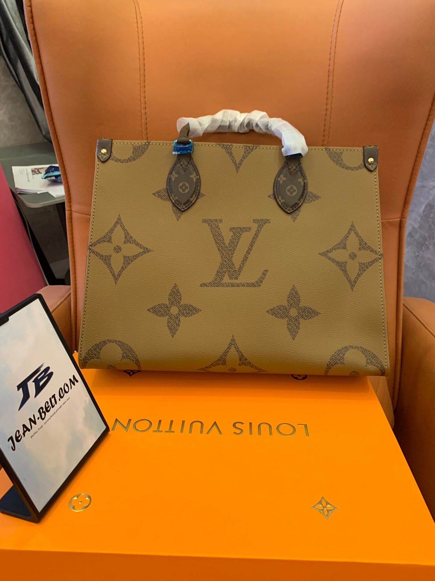 Louis Vuitton onthego handbag