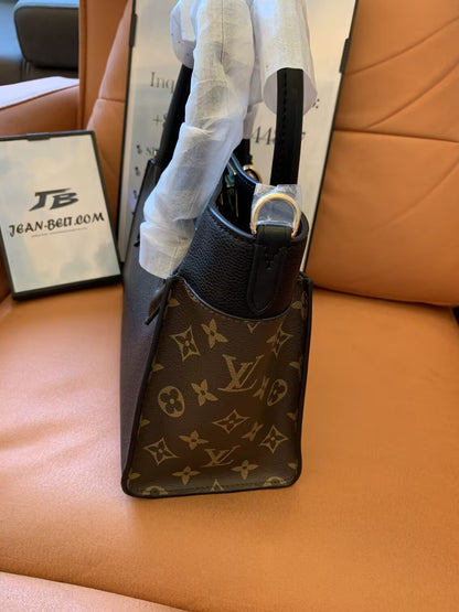 Louis Vuitton on my side pm black calf