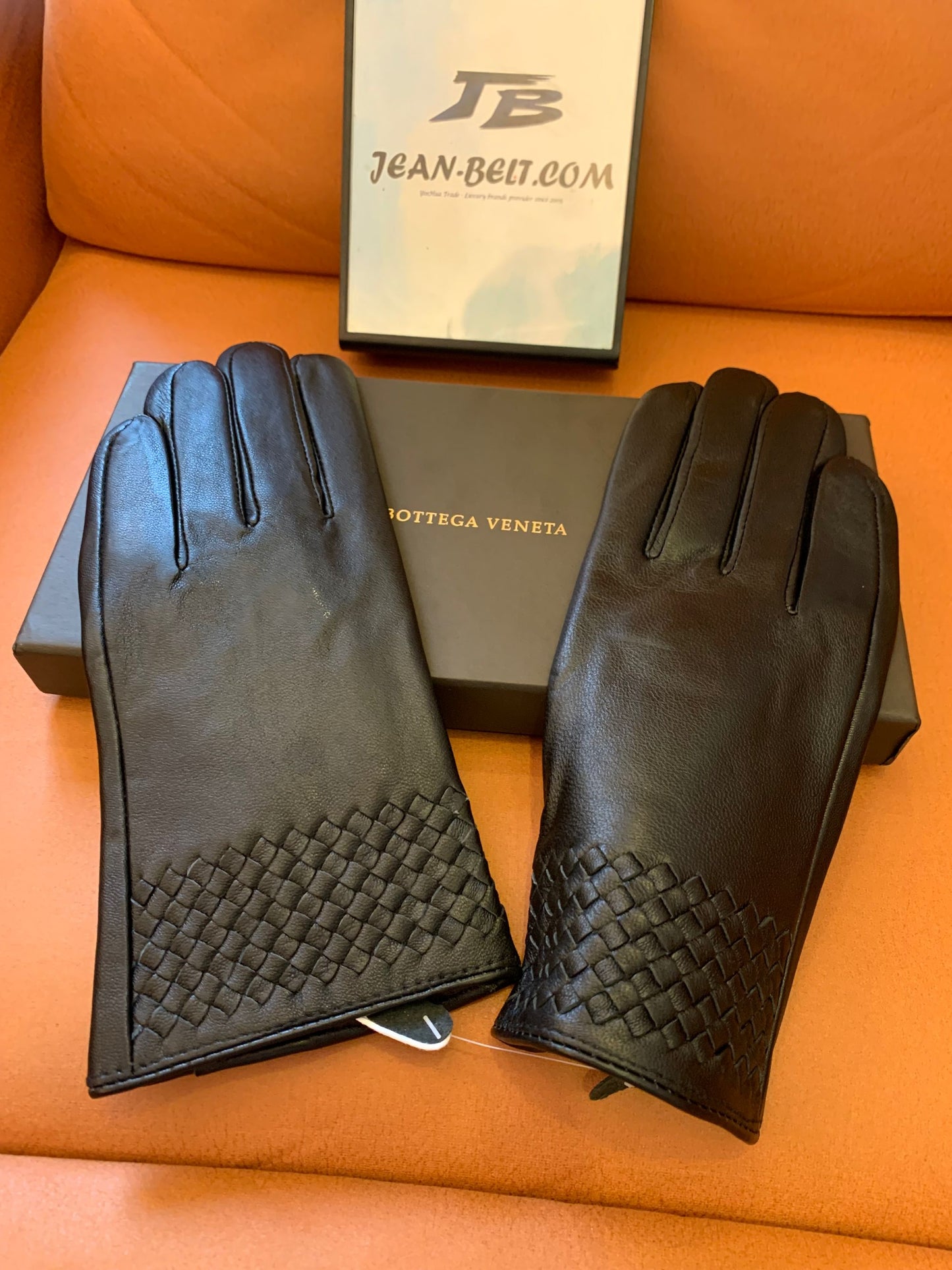 Bottega Veneta intrecciato black leather gloves