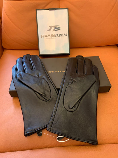 Bottega Veneta intrecciato black leather gloves