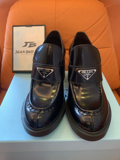 Prada logo-plaque leather heeled loafers