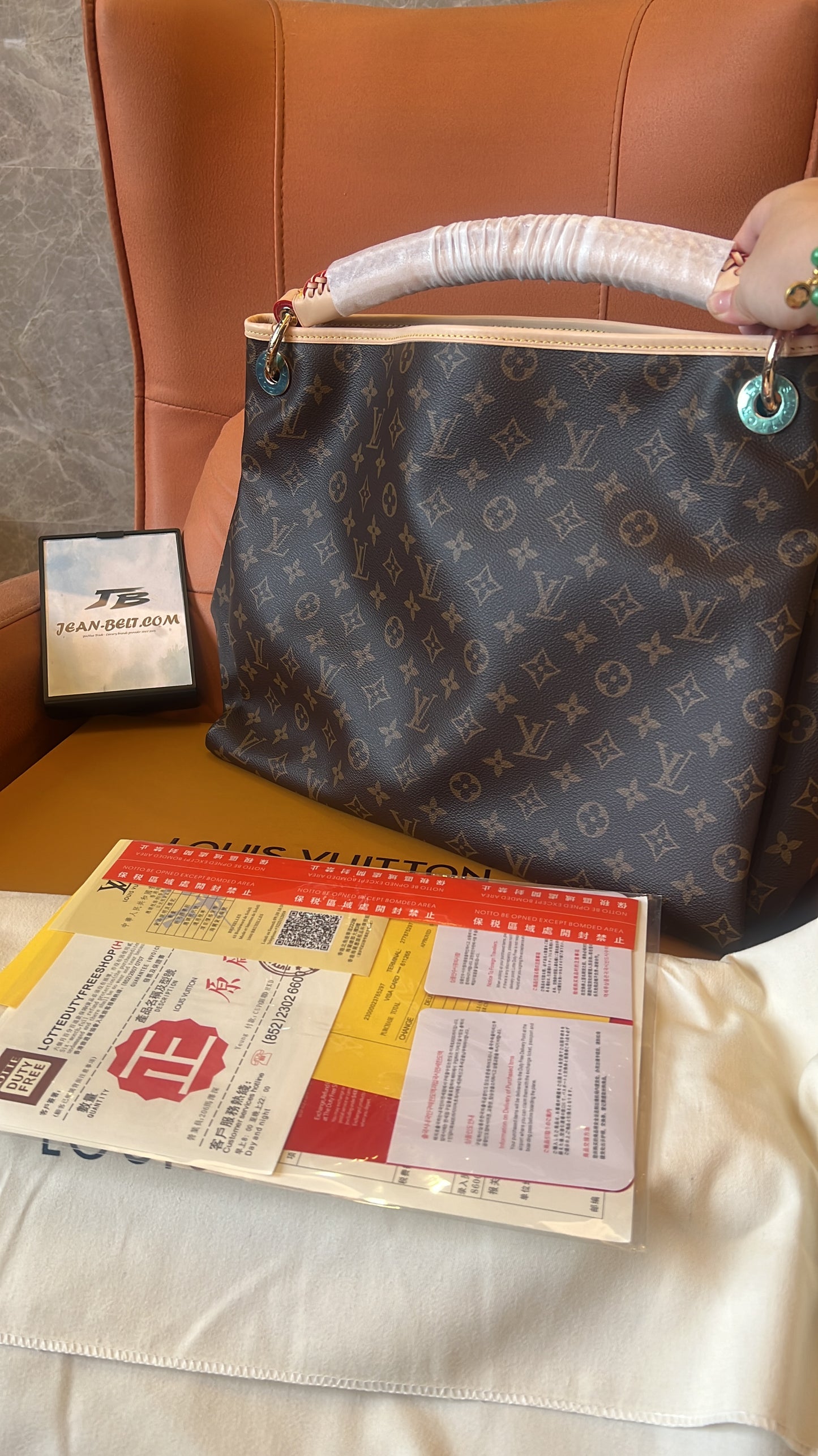 Louis Vuitton monogram canvas artsy mm