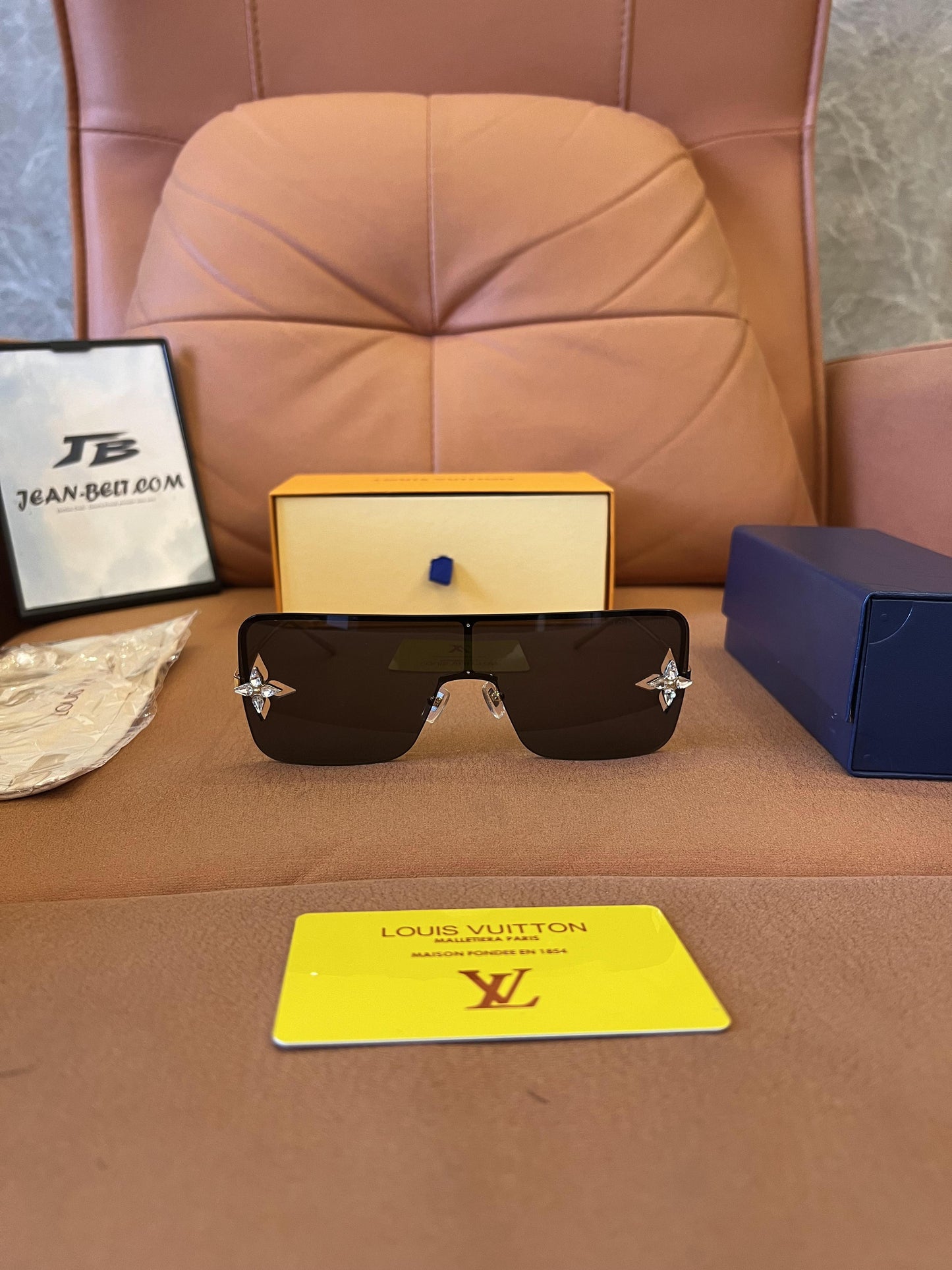 Louis Vuitton Party Square sunglasses