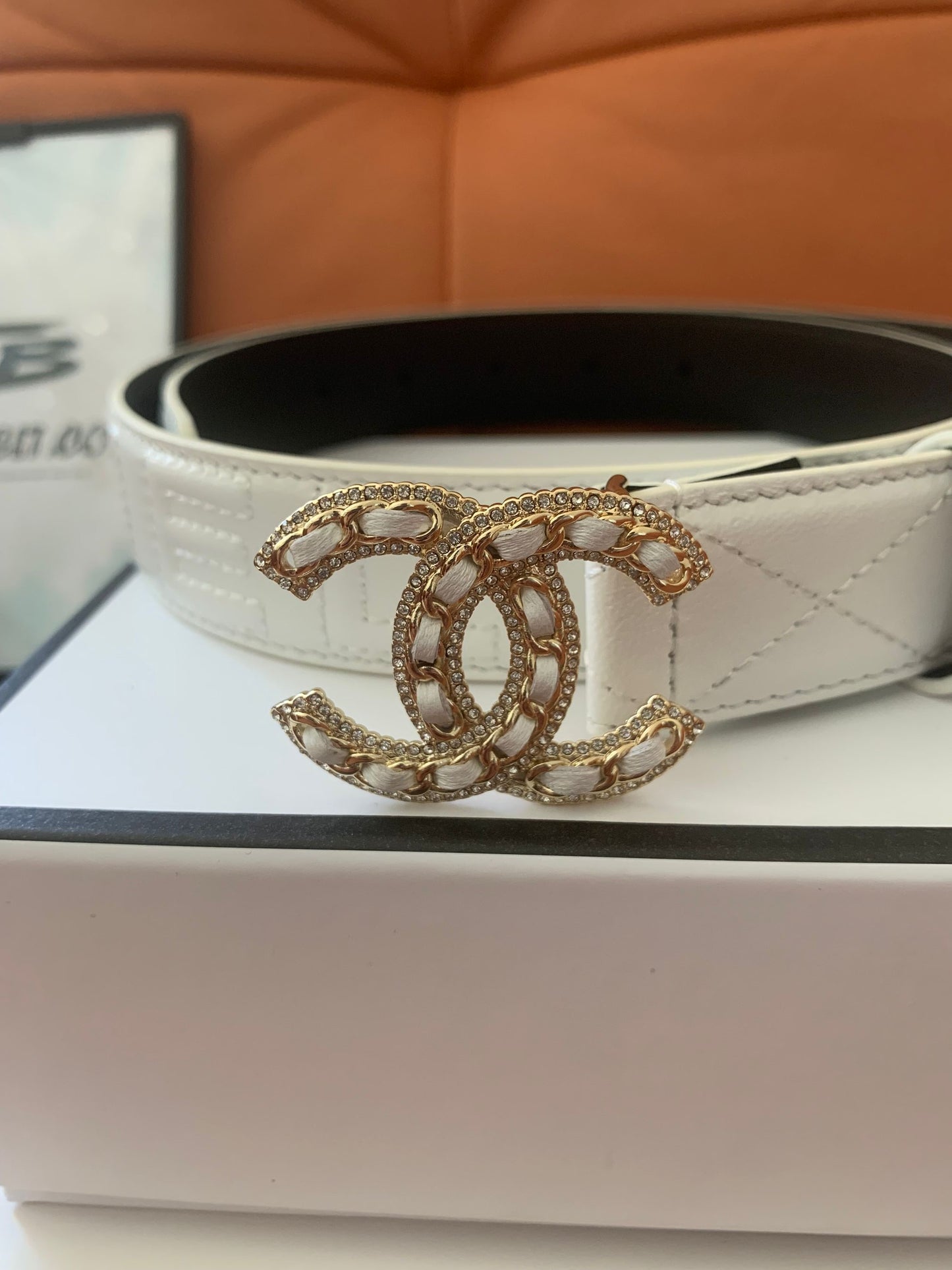 Chanel quilted leather belt with crystal-embellished CC logo buckle – white