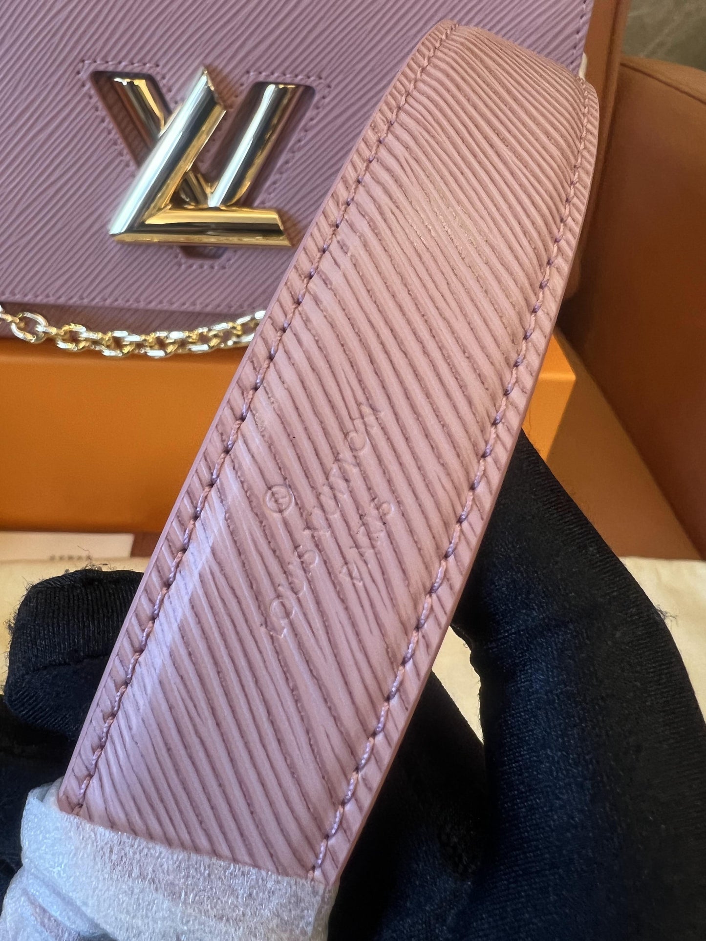 Louis Vuitton epi twist monogram flower chain shoulder bag mm wisteria pink purple