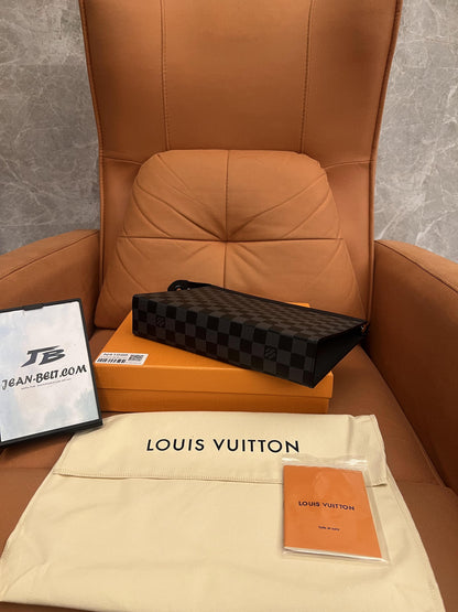 Louis Vuitton pochette voyage mm