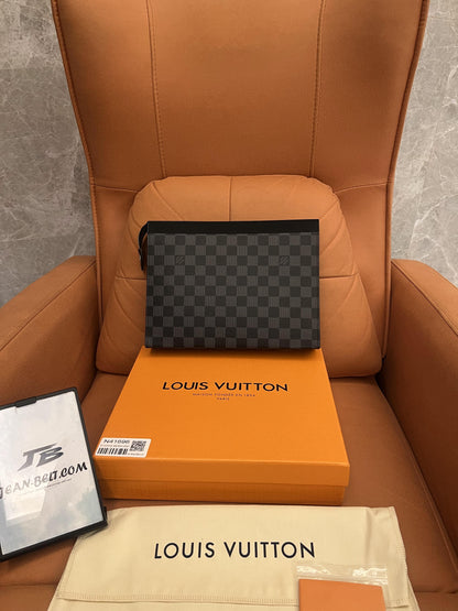 Louis Vuitton pochette voyage mm