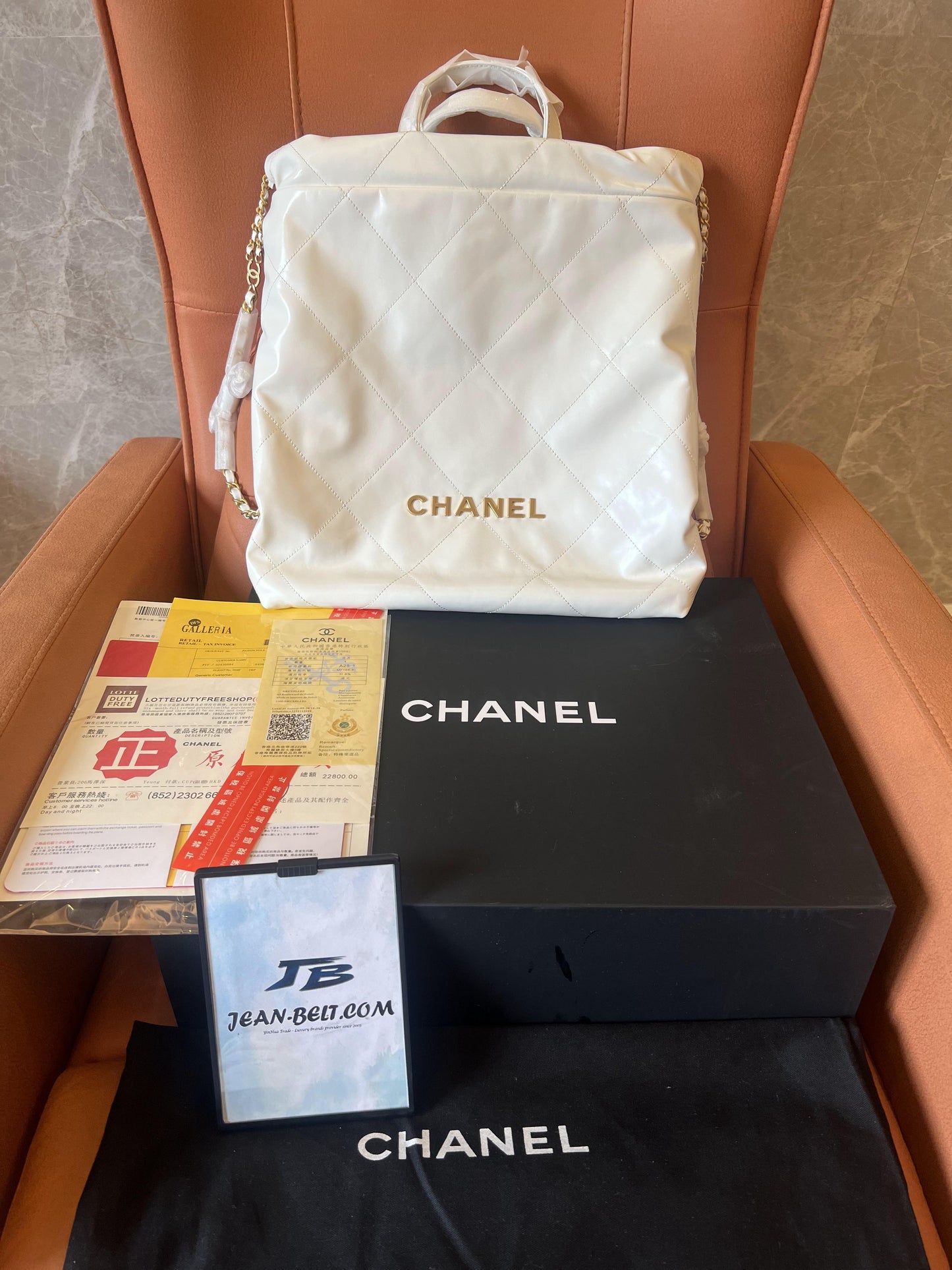 Chanel 22 leather handbag white