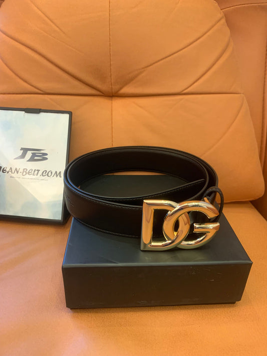 Dolce & Gabbana black leather belt with polished gold DG Logo buckle