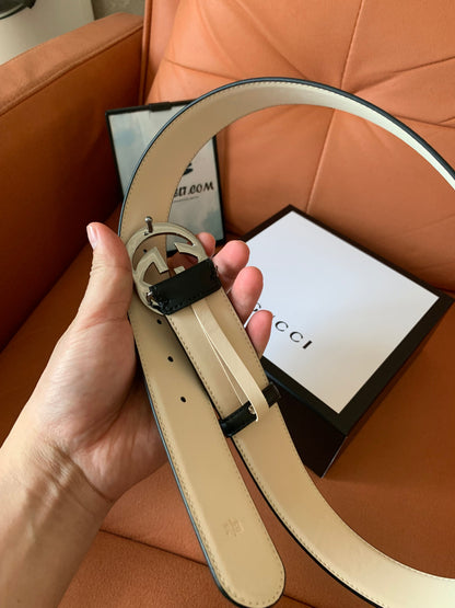 Gucci GG Supreme canvas and brown leather belt with gold buckle