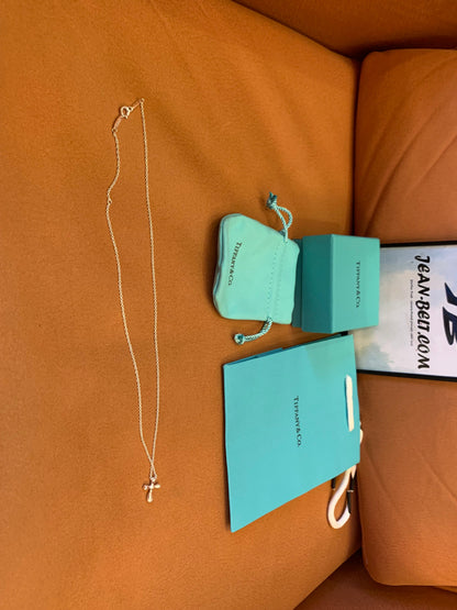 Tiffany & Co. Elsa Peretti™ sterling silver cross pendant necklace