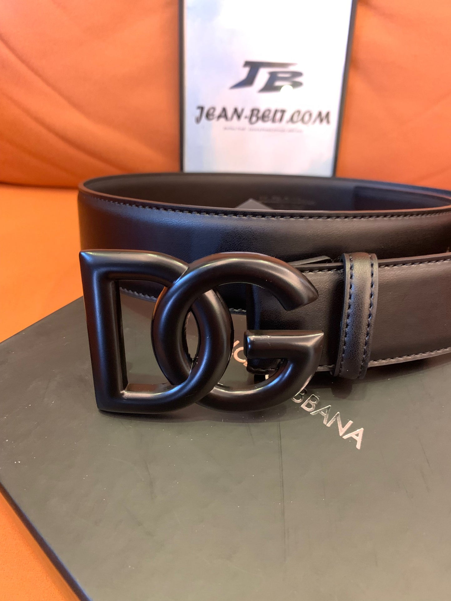 Dolce & Gabbana black leather belt with matte black DG logo buckle