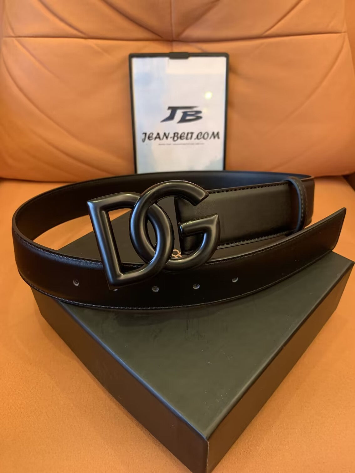 Dolce & Gabbana black leather belt with matte black DG logo buckle