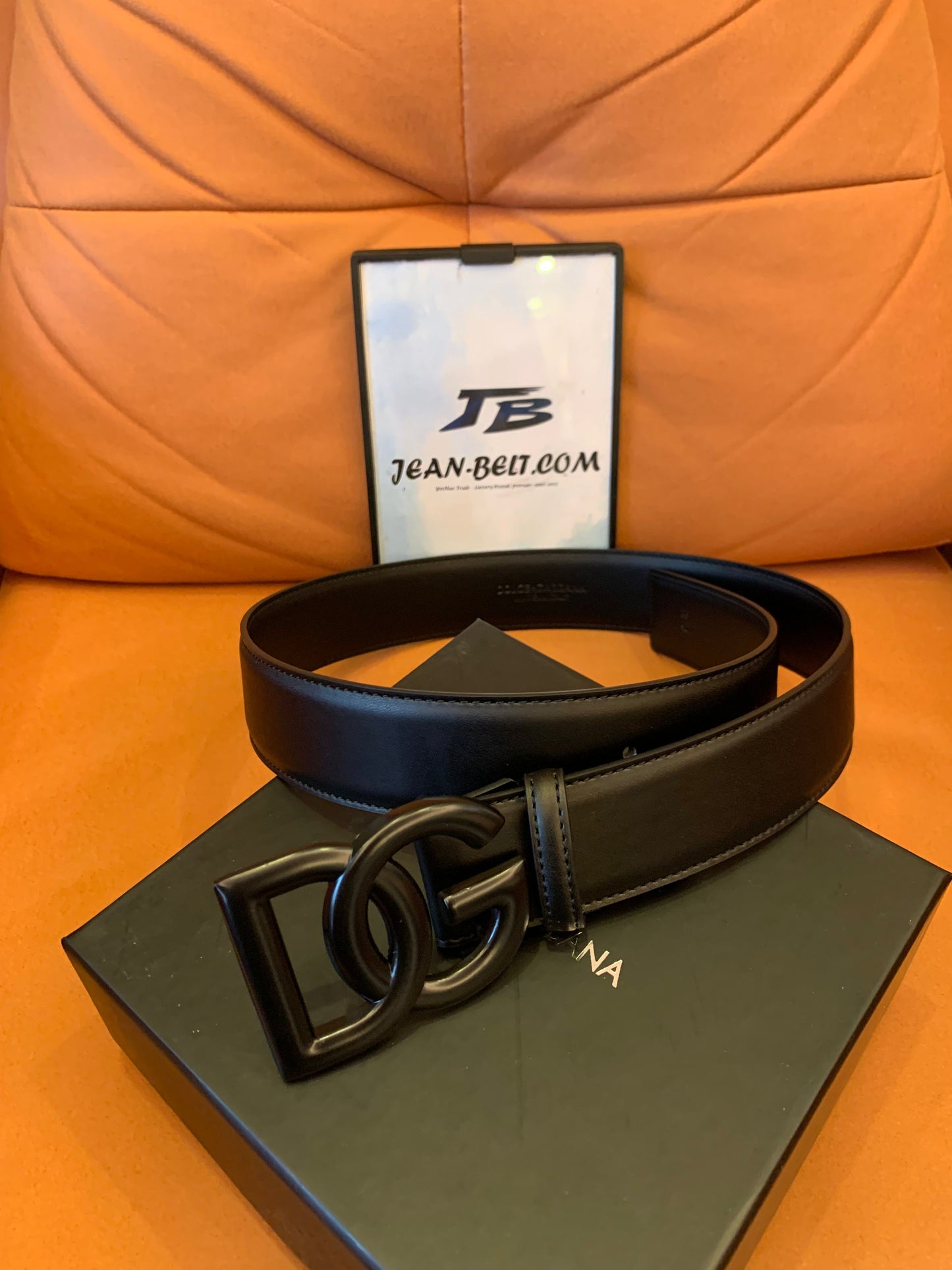 Dolce & Gabbana black leather belt with matte black DG logo buckle