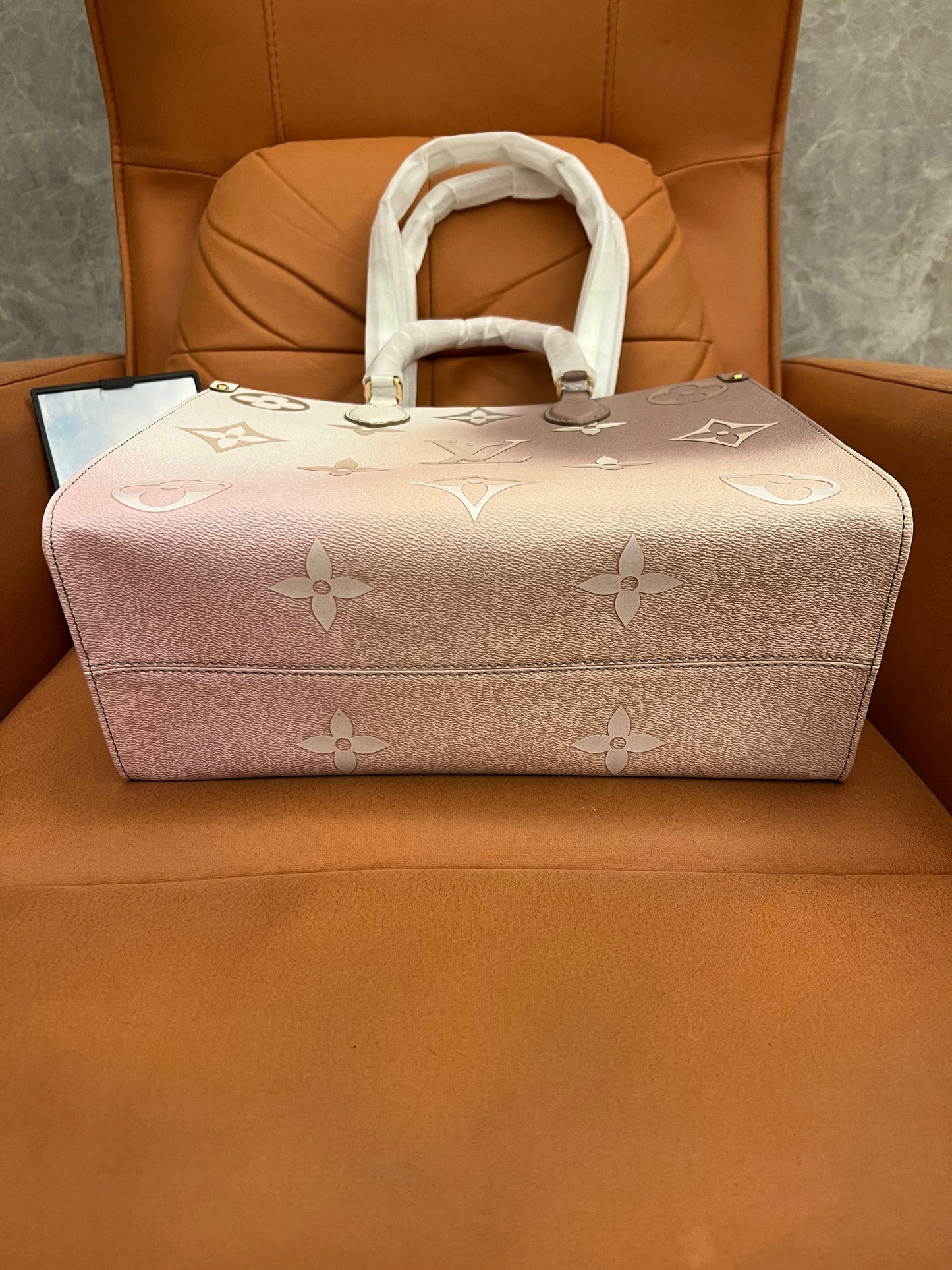 Louis Vuitton spring in the city uunset monogram onthego mm