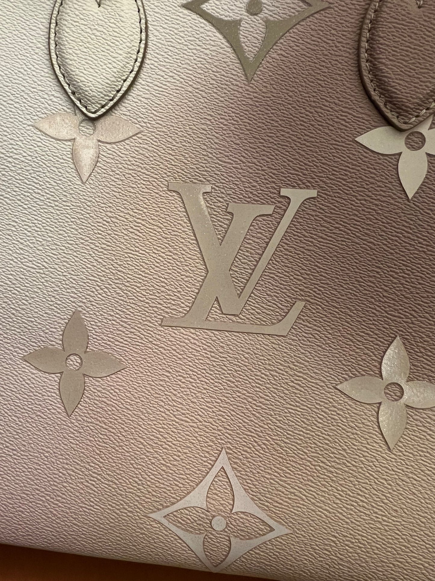 Louis Vuitton spring in the city uunset monogram onthego mm