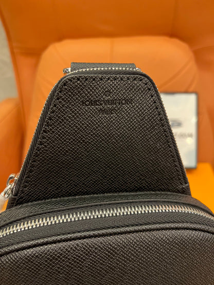 Louis Vuitton avenue slingbag nm black taiga