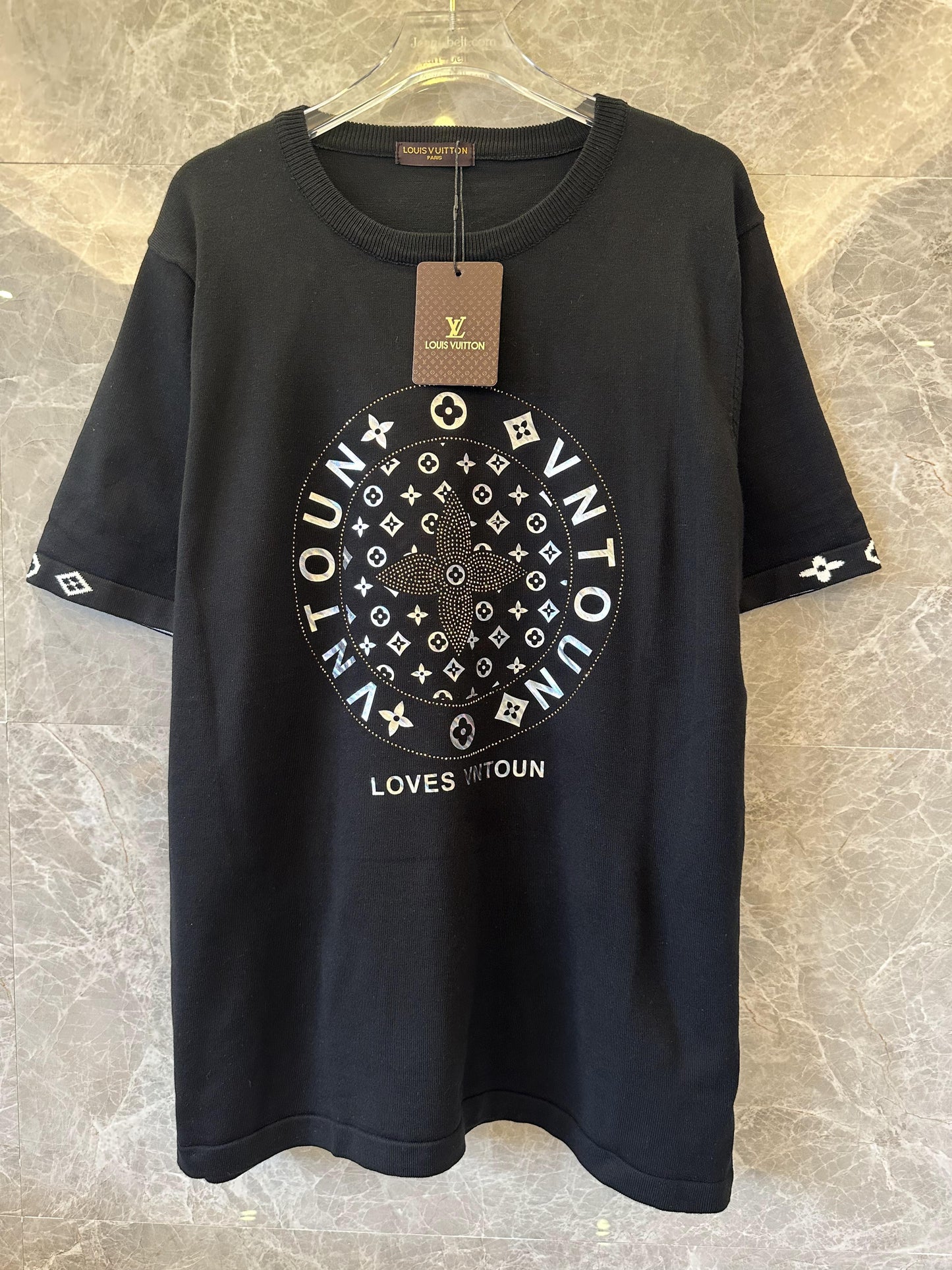 Louis Vuitton monogram circle t-shirt in black