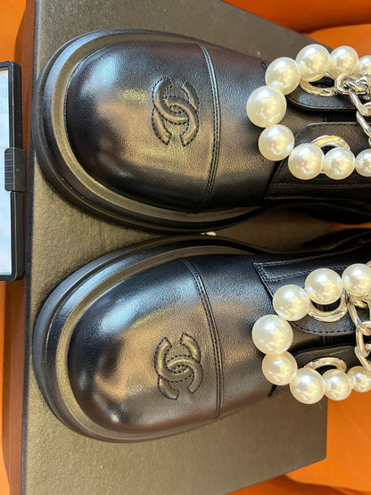 Chanel baroque lychee pattern head thick bottom pearl chain leather shoes