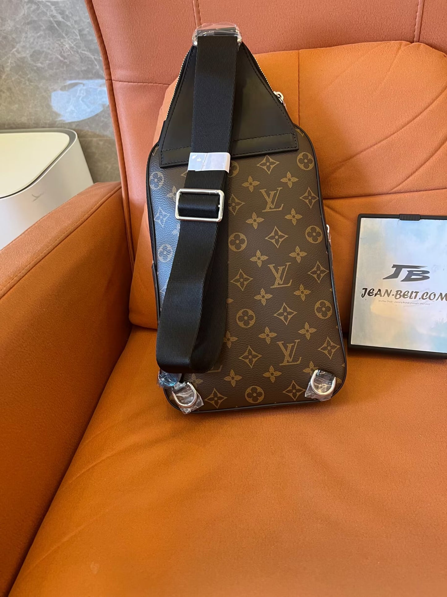 Louis Vuitton avenue slingbag nm