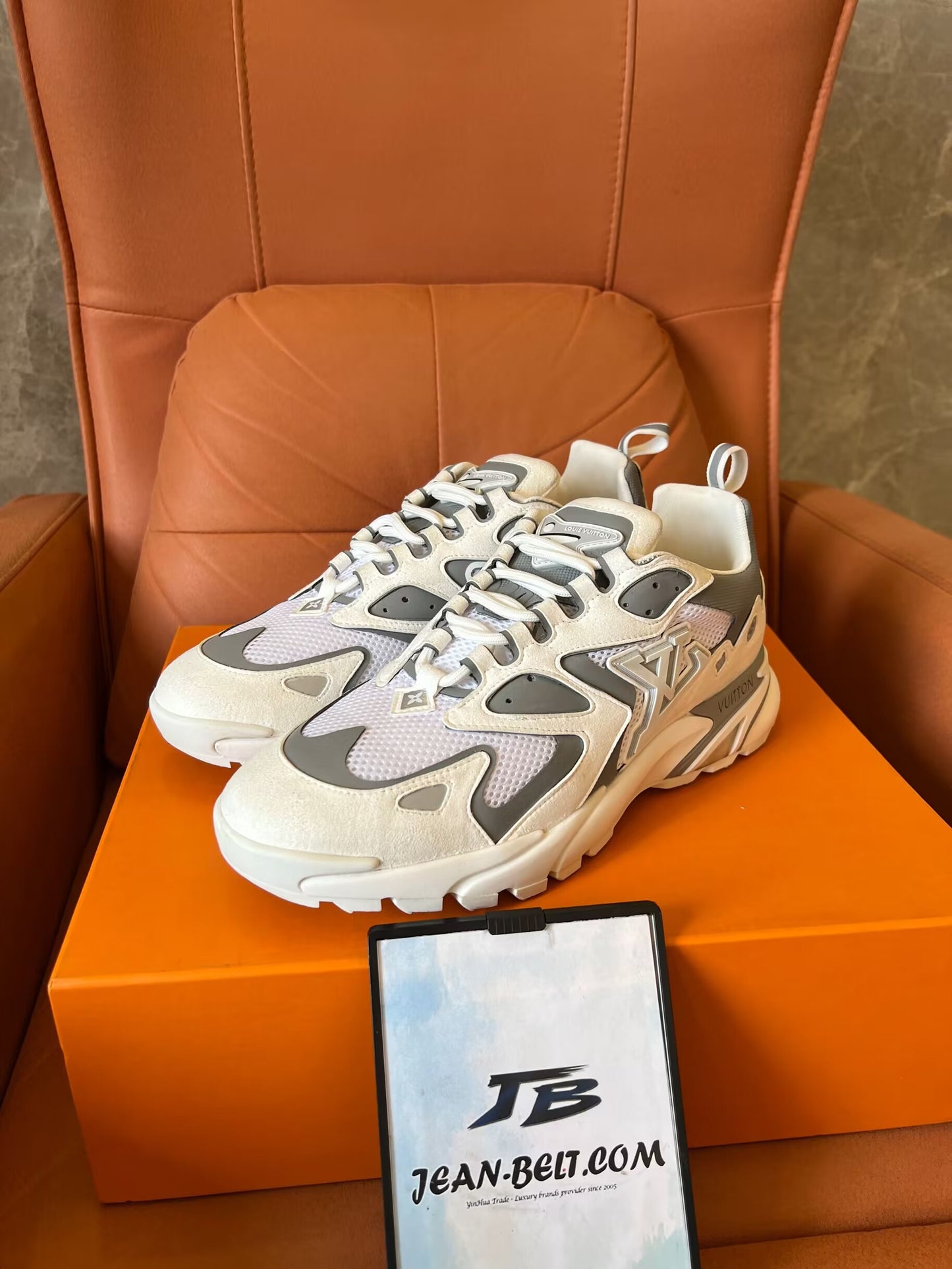 Louis Vuitton Runner Tatic sneakers white grey