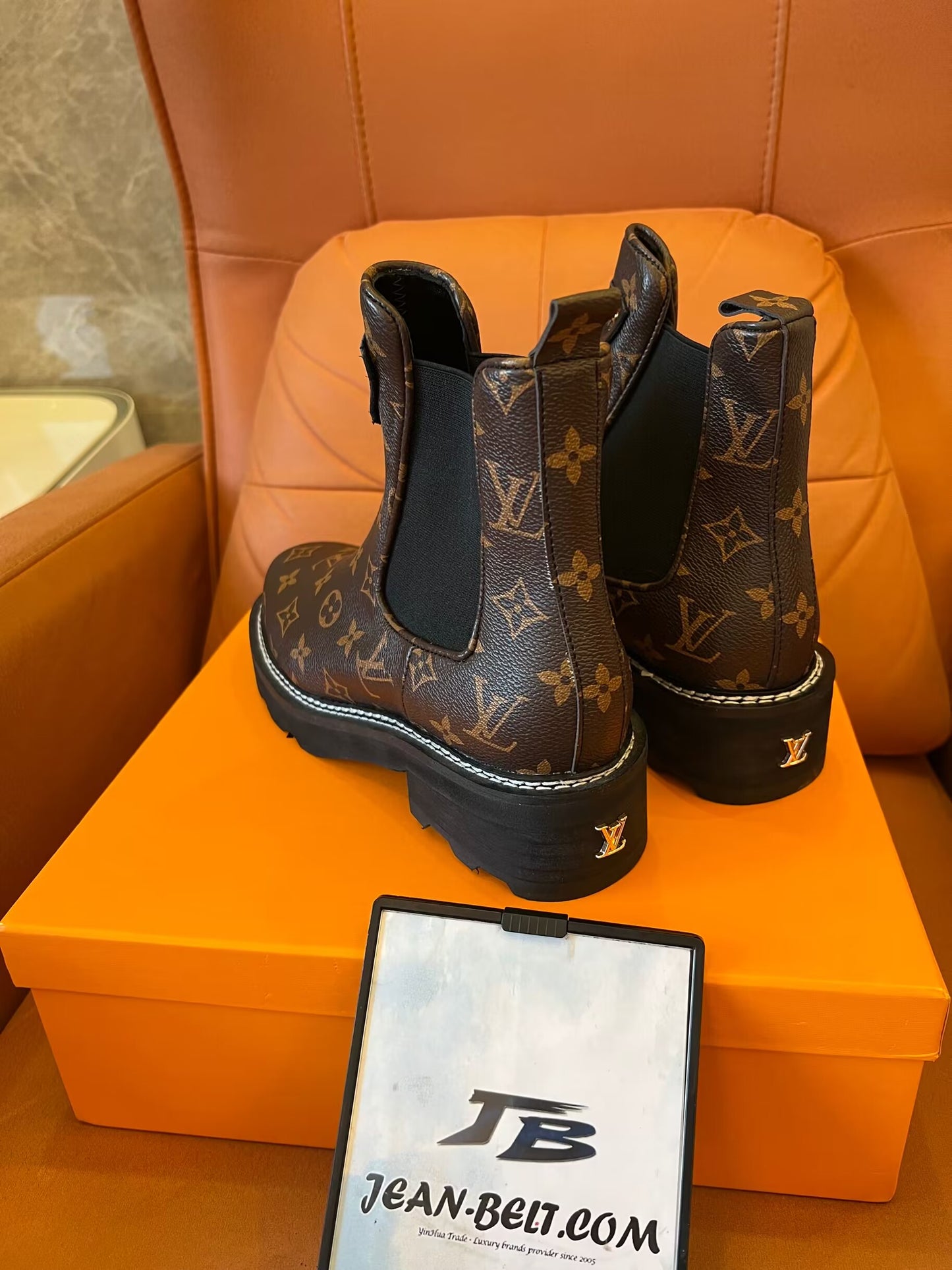 Louis Vuitton beaubourg chelsea boots