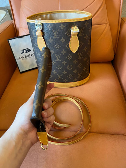 Louis Vuitton vintage monogram petit bucket 23 tote bag- with chain and pouch