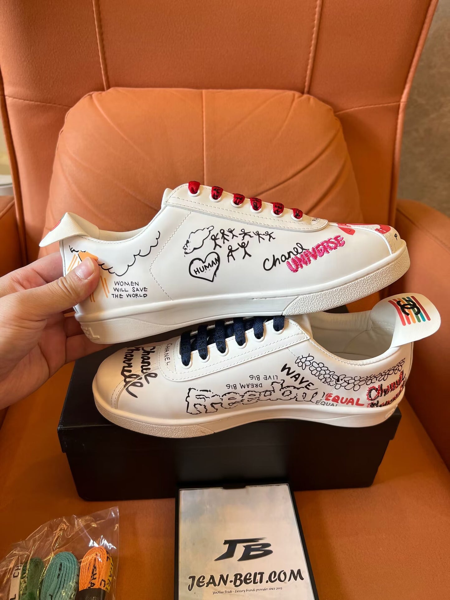 Chanel Pharrell sneakers grafiti  capsule neuve white