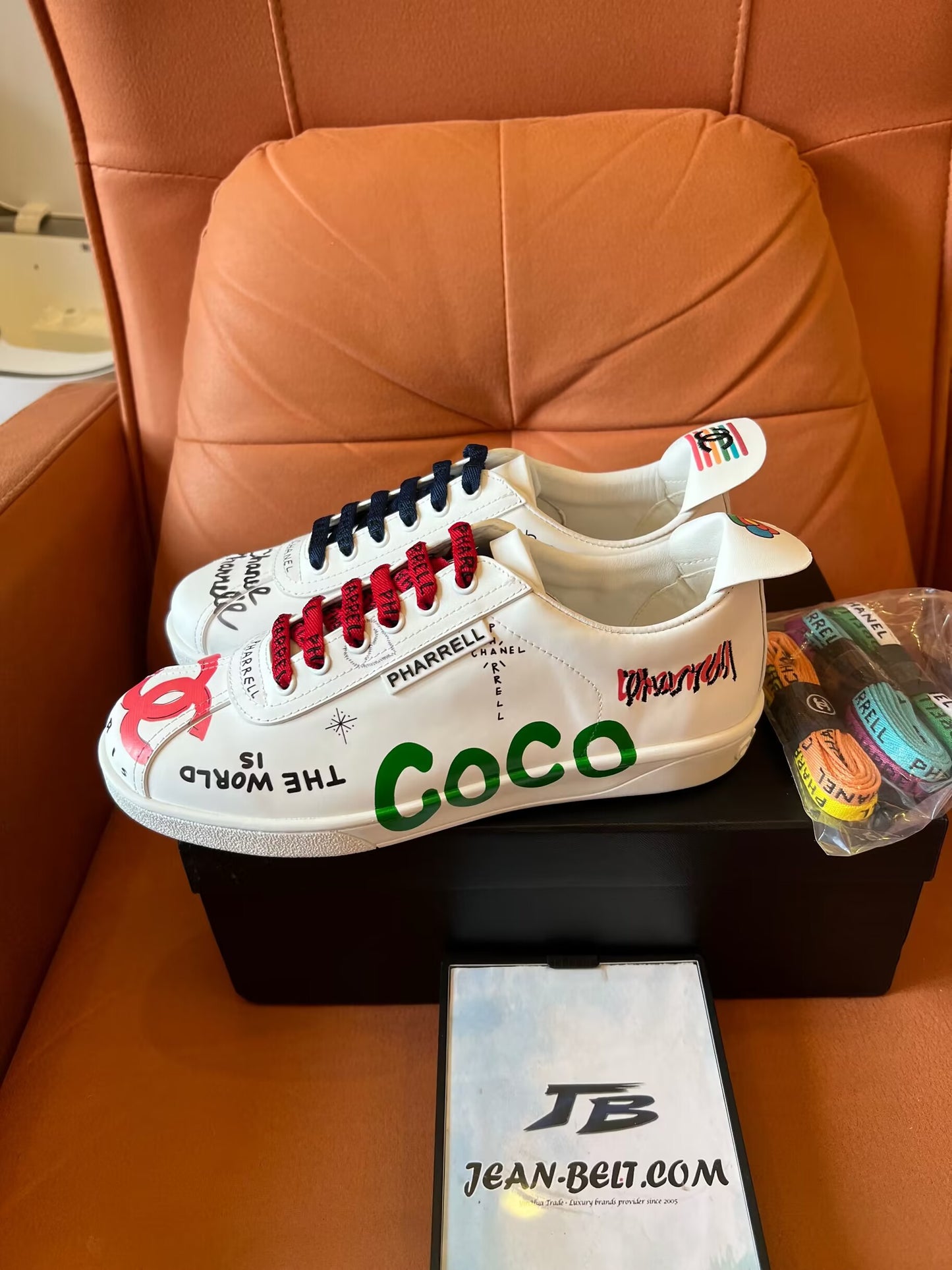 Chanel Pharrell sneakers grafiti  capsule neuve white