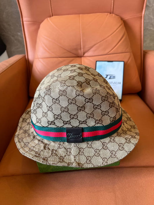 Gucci GG Supreme bucket hat with signature web stripe