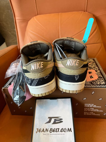 Travis Scott X SB Dunk Low black parachute beige petra brown shoes