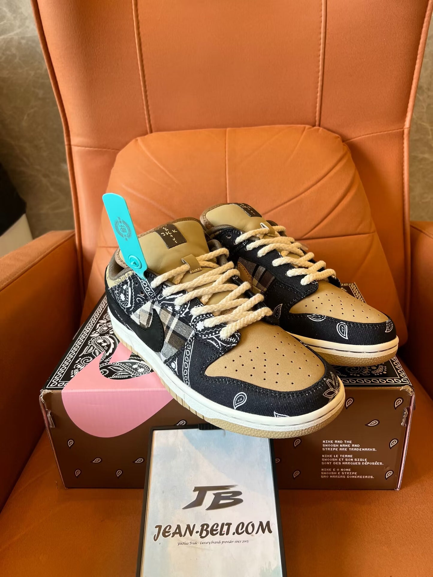 Travis Scott X SB Dunk Low black parachute beige petra brown shoes