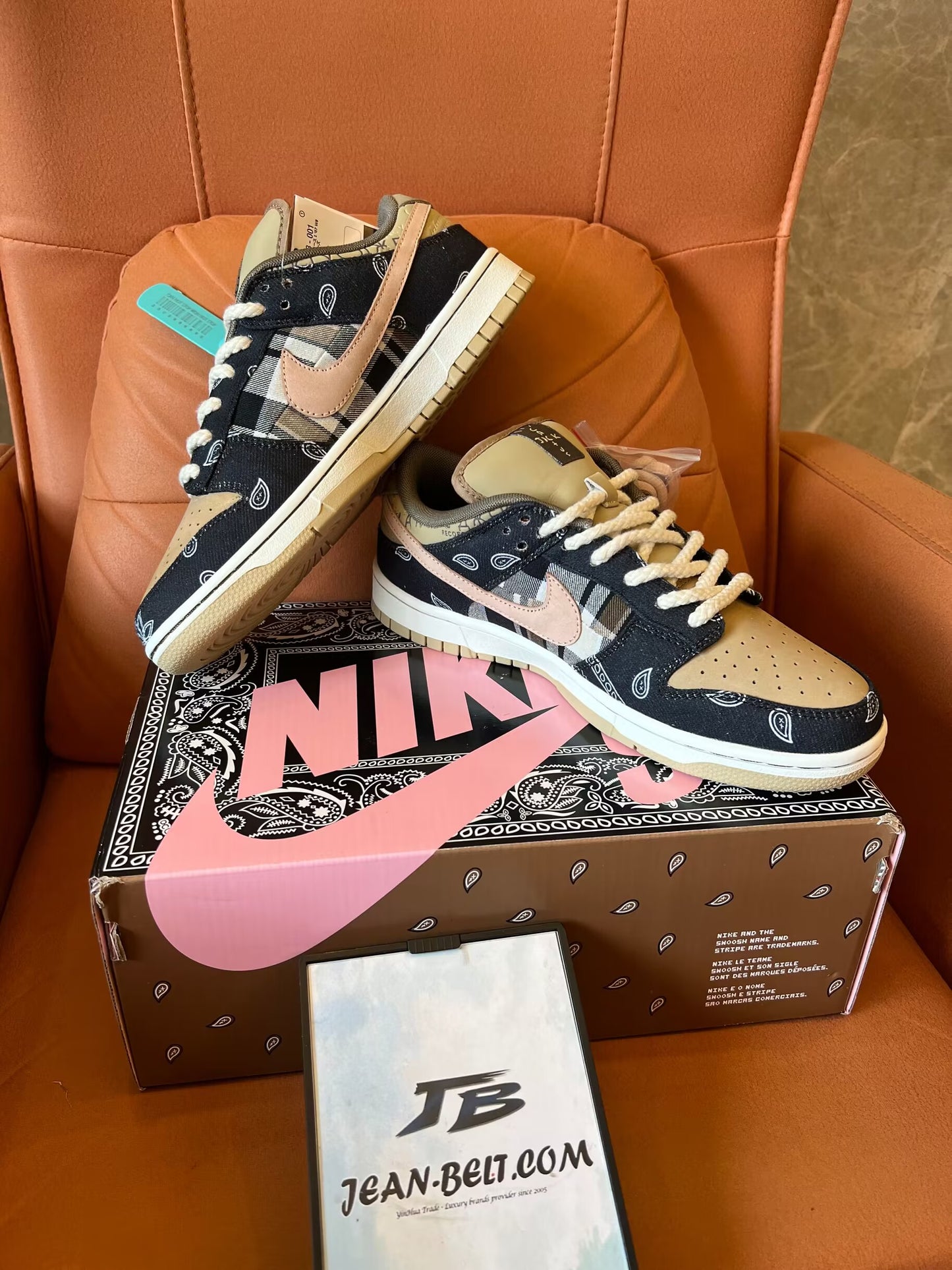 Travis Scott X SB Dunk Low black parachute beige petra brown shoes