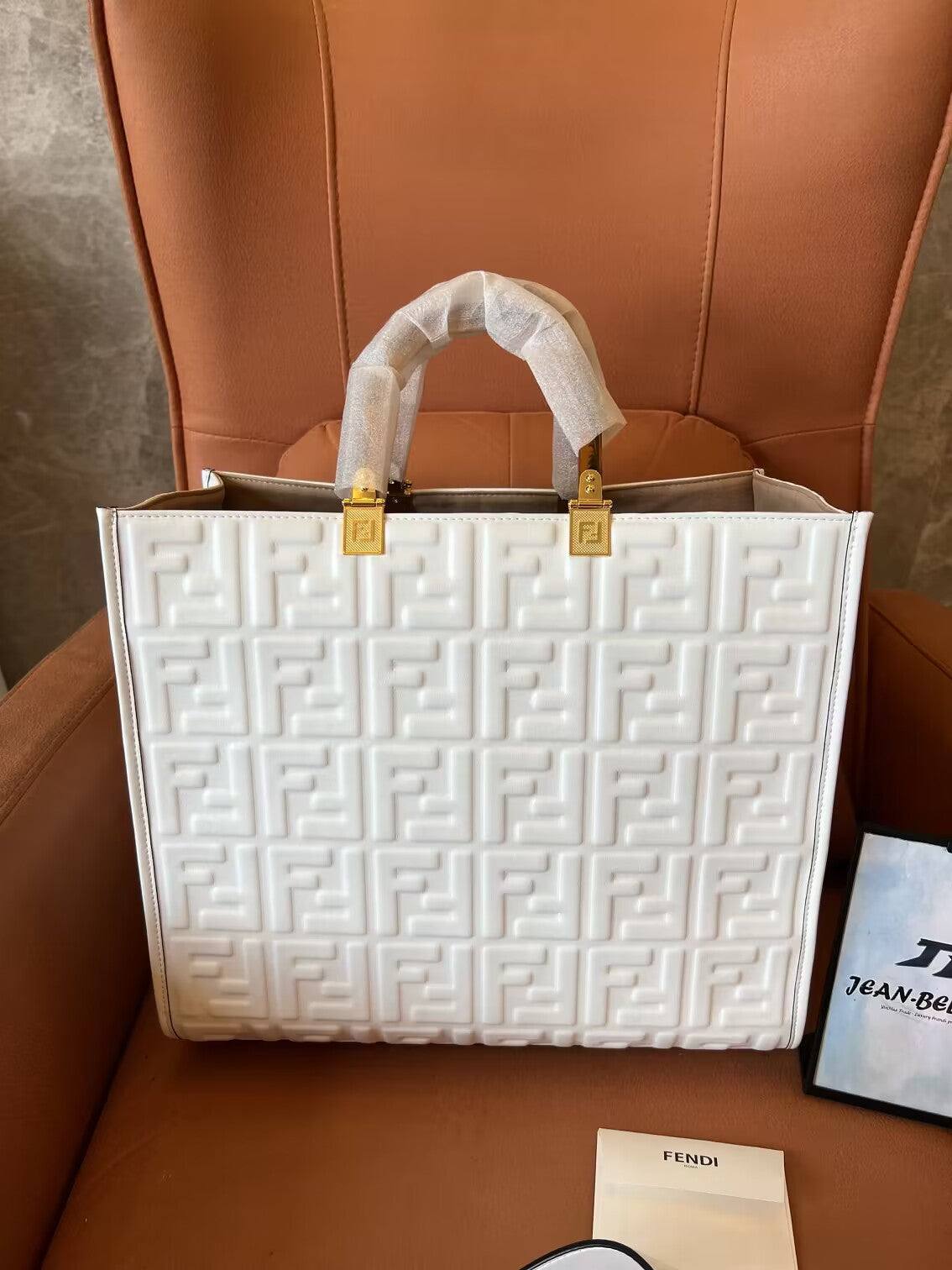 Fendi sunshine medium white leather shopper