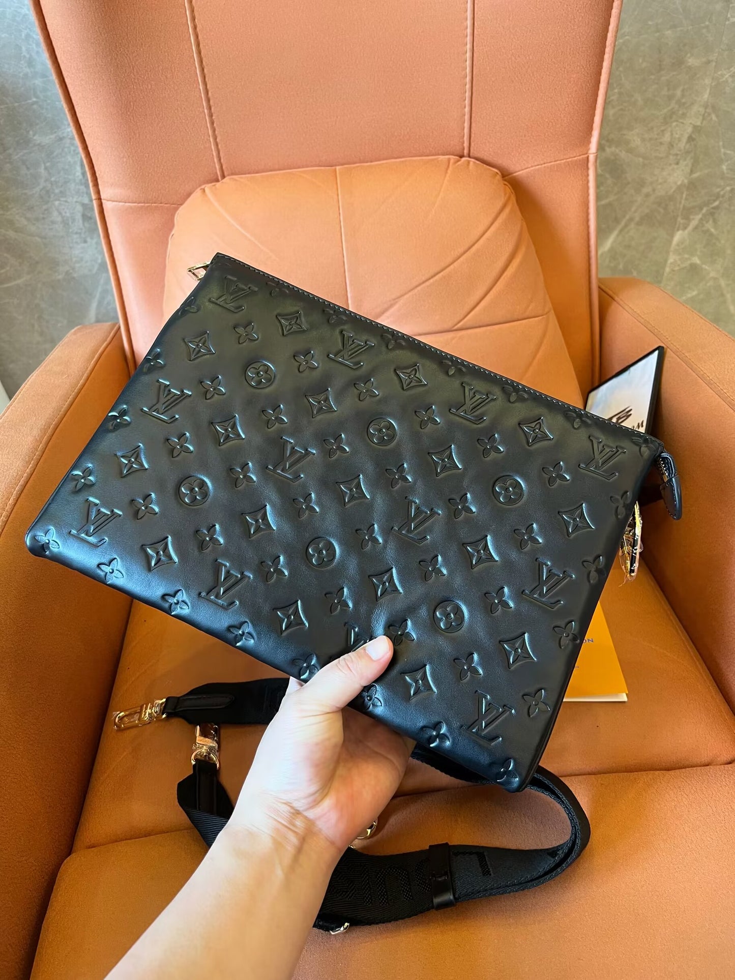 Louis Vuitton noir puffy coussin mm bag