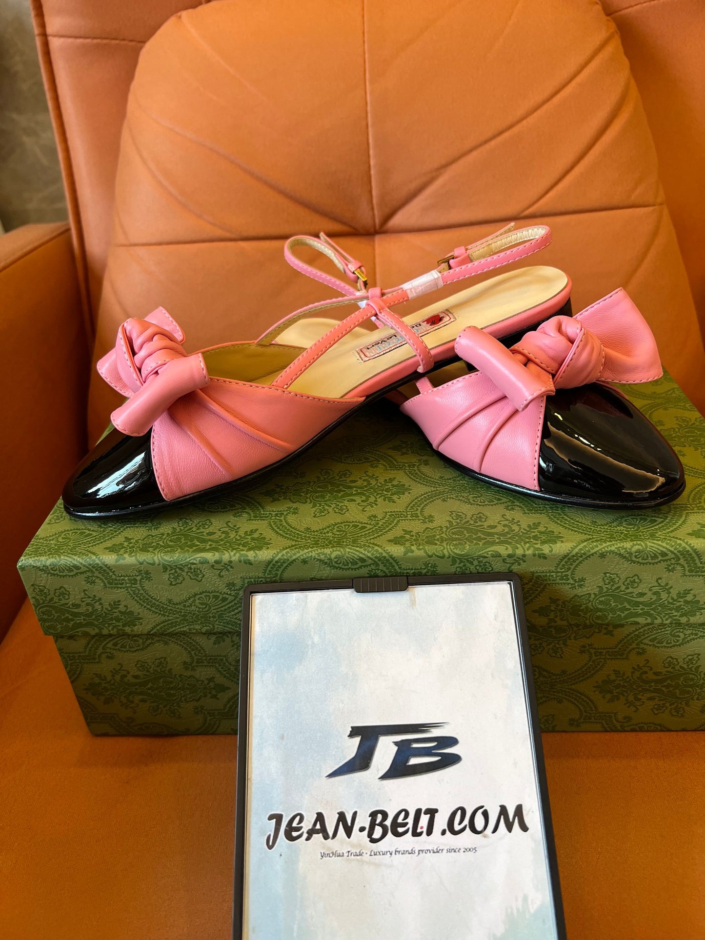 Gucci pink with bow flat sandals