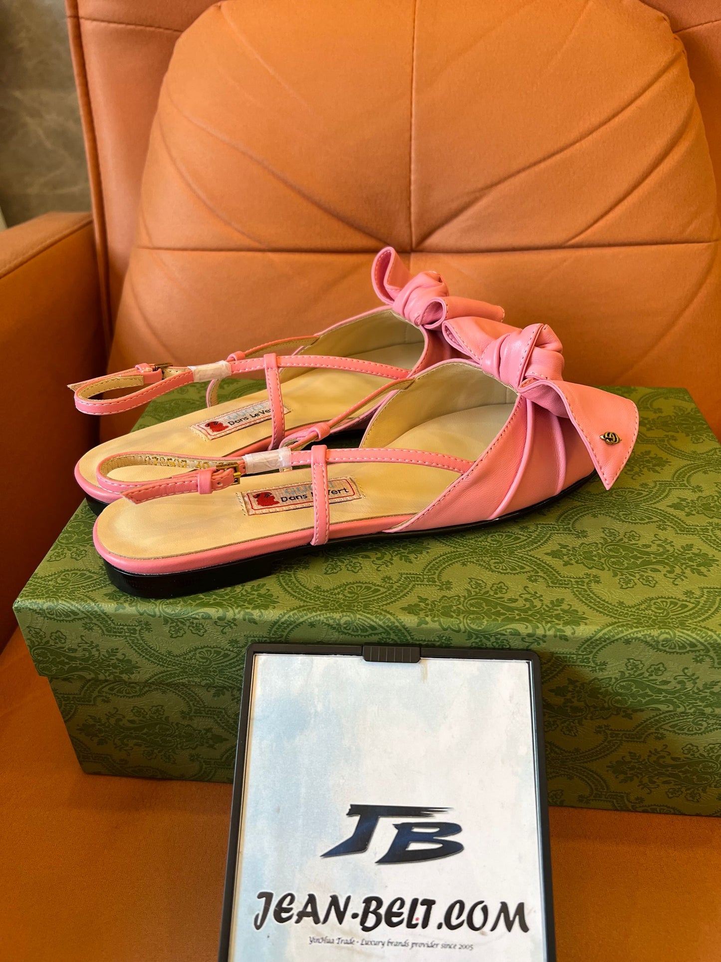 Gucci pink with bow flat sandals