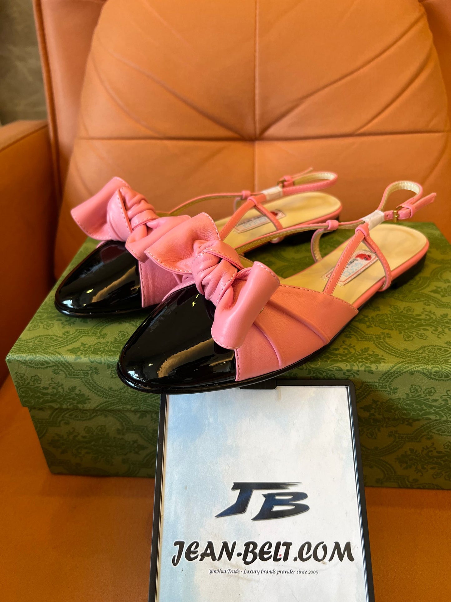 Gucci pink with bow flat sandals