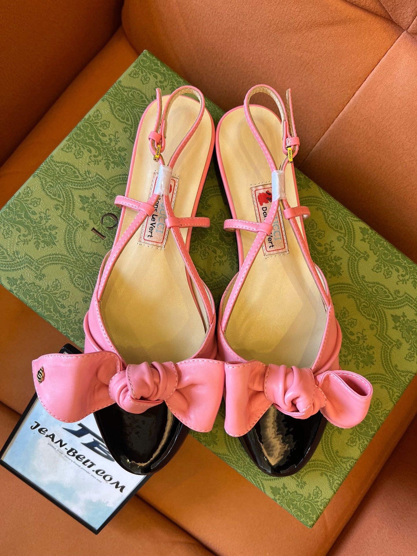 Gucci pink with bow flat sandals