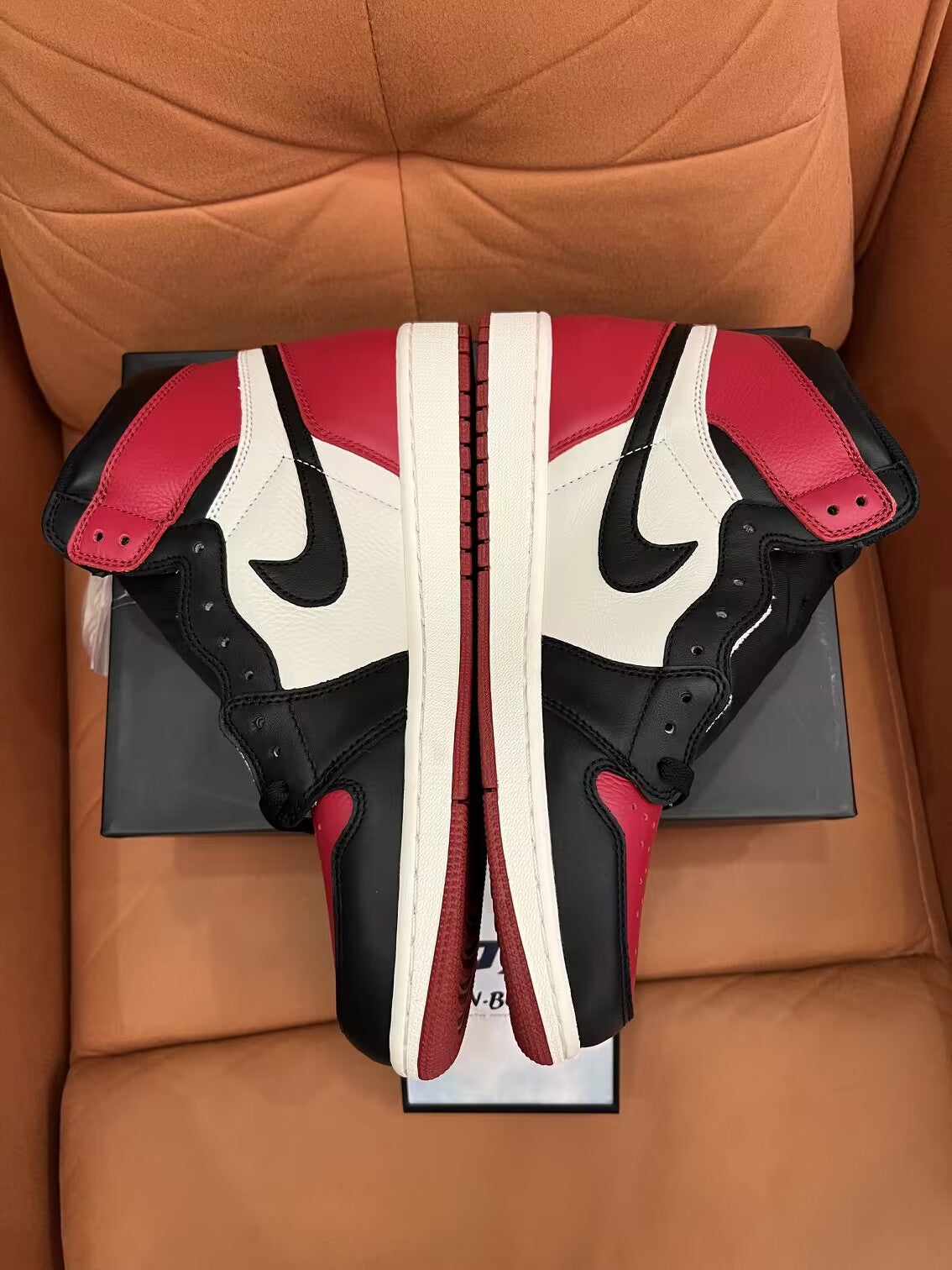 Jordan 1 Retro High Bred Toe Sneaker