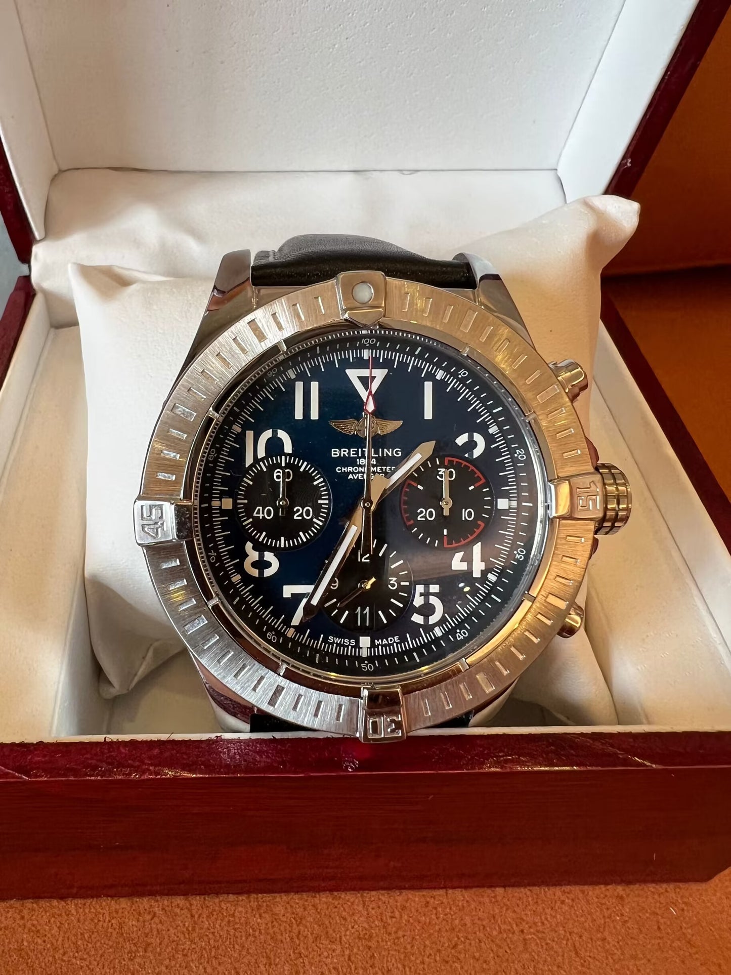 Breitling Avenger chronograph 300M – luxury swiss pilot watch