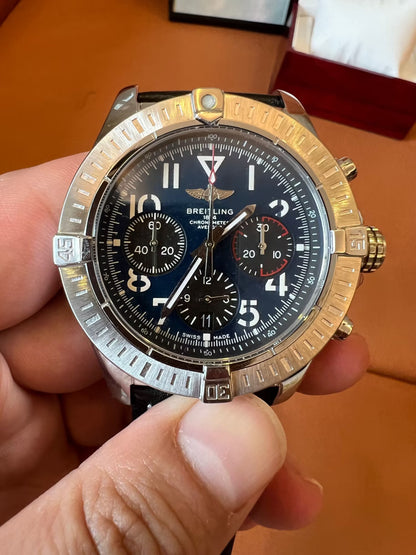 Breitling Avenger chronograph 300M – luxury swiss pilot watch